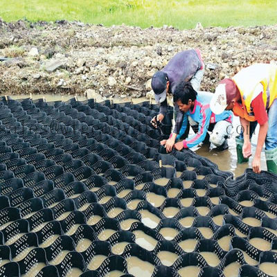 ジオセル330mm-1000mmで石灰を安定させる 溶接距離と質感された表面