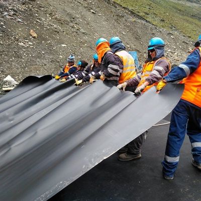 1mm HDPE 地膜 魚の池のラインナー 地膜と埋立地の建設に理想的です