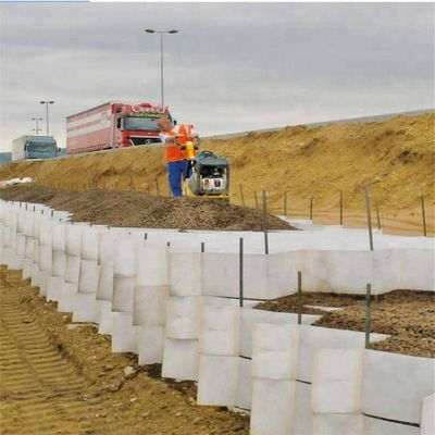 道路建設のための伝統的な設計 質感と穴が開いたHDPEプラスチックジオセル