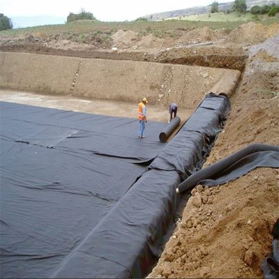 HDPE 地膜 ダムラインの厚さ0.2-4mm 水に耐えるプラスチック LDPE/LLDPE/PVC