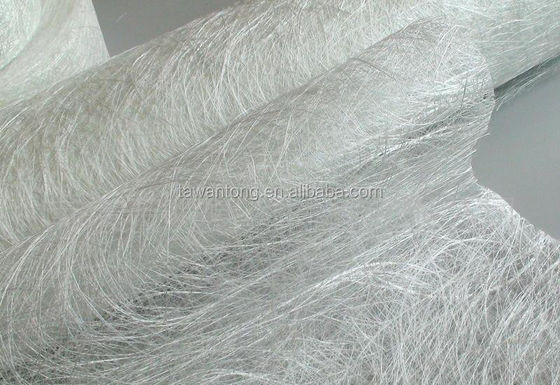 Eガラス ジュシ ガラス繊維 切断されたスレッドマット 300gm 450gm 中等柔らかい 白