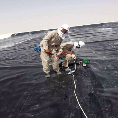 HDPE LDPE LLDPE PVC 地膜ラインナー池 インドネシアの魚類キャリッジタンク