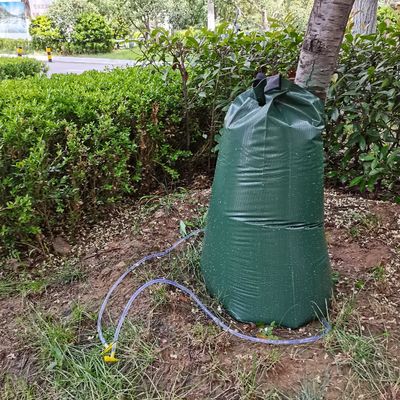 最適な木の灌水と灌水効率のための緩やかな放出灌水袋