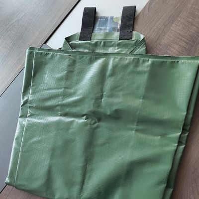 ゆっくり放出する滴滴灌輸のためのプラスチック製の木の灌輸袋と25ガロン容量
